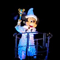 Photo taken at Fantasmic! by haru ⭐. on 2/20/2020