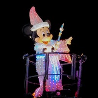 Photo taken at Fantasmic! by haru ⭐. on 2/20/2020