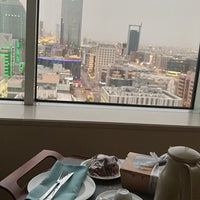 Das Foto wurde bei Courtyard by Marriott Riyadh Olaya von San ⚜. am 4/10/2024 aufgenommen