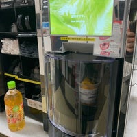 Photo taken at 7-Eleven by りょ り. on 4/7/2022