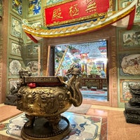 Photo taken at วิหารเทพสถิตพระกิติเฉลิม (ศาลเจ้าหน่าจาซาไท้จื้อ) by Chalina N. on 10/24/2023
