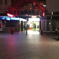 รูปภาพถ่ายที่ The Piccadilly Cinema โดย Rikki M. เมื่อ 4/9/2013
