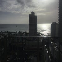 Foto tirada no(a) Hilton Waikiki Beach por Baz K. em 11/9/2022