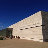 10/14/2013にErlie P.がMaltz Museum of Jewish Heritageで撮った写真