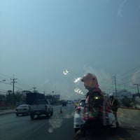 รูปภาพถ่ายที่ จุดจอดรถ บขส. เพชรบุรี โดย Nadia J. เมื่อ 3/19/2014