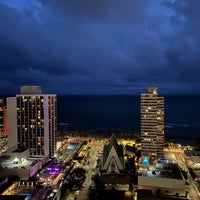 Foto tirada no(a) Hilton Waikiki Beach por O! em 5/16/2024