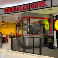 Photo taken at The Halal Guys by Sylvia on 8/23/2022