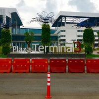 Photo taken at Plaza Terminal 3 Bandara Soekarno Hatta International by Iyan M. on 9/30/2016