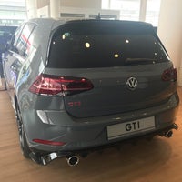 Photo taken at Volkswagen Automobile Berlin by Héctor T. on 4/14/2019