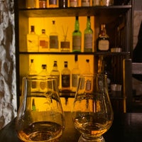 Foto diambil di 4friends Whiskey Pub oleh Güliz E. pada 10/16/2021