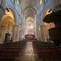 Photo taken at Basilique Notre Dame by Ken W. on 7/14/2022