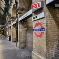 Photo taken at Notting Hill Gate London Underground Station by Sukhatai on 8/4/2023