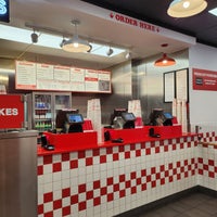 Photo taken at Five Guys by Sukhatai on 2/21/2023