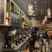 รูปภาพถ่ายที่ Gregorys Coffee โดย Chazzy C. เมื่อ 4/20/2019