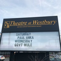 Foto tomada en NYCB Theatre at Westbury  por Mike L. el 4/21/2018