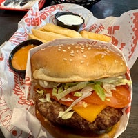 Photo taken at Red Robin Gourmet Burgers and Brews by Sean M. on 3/4/2023
