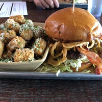 10/3/2018 tarihinde Sean M.ziyaretçi tarafından Burger Bench'de çekilen fotoğraf