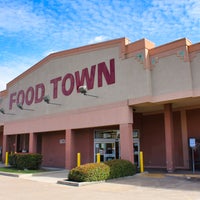 Foto scattata a Food Town da Food Town Grocery Stores il 2/22/2019