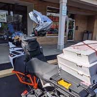 รูปภาพถ่ายที่ Altieri&amp;#39;s Pizza โดย Buckingham Curdlesnoot E. เมื่อ 6/23/2020