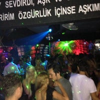 รูปภาพถ่ายที่ Club Martı โดย Uğur Ö. เมื่อ 7/2/2013