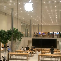 Photo taken at Apple Fashion Square by 𓅃⁹⁷ on 3/27/2022