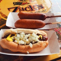 Foto scattata a Zack&amp;#39;s Hotdogs &amp;amp; Hot Sandwiches da Chow Down Detroit il 2/18/2014