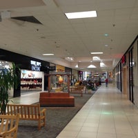 8/16/2013 tarihinde Eric F.ziyaretçi tarafından Foothills Mall'de çekilen fotoğraf
