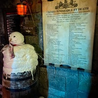 Photo taken at The London Dungeon by Aziz A. on 12/16/2022