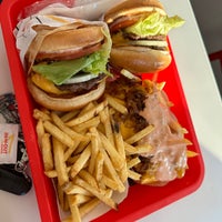 Photo taken at In-N-Out Burger by Debanhy G. on 12/16/2023