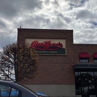 Photo taken at Giordano&amp;#39;s by Jemillex B. on 10/28/2023