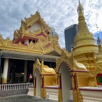 Photo taken at Dhammikarama Burmese Buddhist Temple (缅佛寺) by Eric T. on 12/3/2023