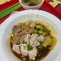 Photo taken at Hill Street Tai Hwa Pork Noodle by Eric T. on 11/30/2023