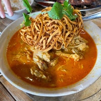 รูปภาพถ่ายที่ Isarn Thai Soul Kitchen โดย Eric T. เมื่อ 6/11/2023