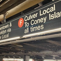 Photo taken at MTA Subway - 47th-50th St/Rockefeller Center (B/D/F/M) by dj clint kuper on 5/20/2023