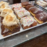 Foto tirada no(a) Guru Donuts por dj clint kuper em 9/10/2023