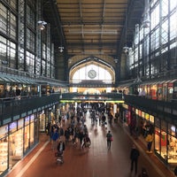 Photo taken at Hamburg Hauptbahnhof by Toni L. on 7/3/2019