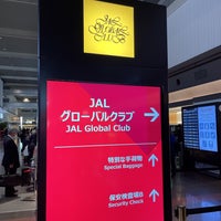 Photo taken at JAL GLOBAL CLUB Counter by Shin (. on 12/10/2022