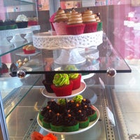 Foto diambil di Cupcakeria Café oleh Bruna M. pada 12/6/2014