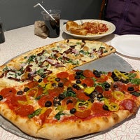 4/19/2021 tarihinde Adrian H.ziyaretçi tarafından Second Street Pizza'de çekilen fotoğraf