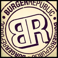 Снимок сделан в Burger Republic пользователем Jean-Francois H. 5/31/2013