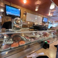 Photo taken at Oishii Japanese Restaurant &amp;amp; Sushi Bar by Gil G. on 9/8/2022