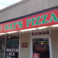 Foto scattata a Nat&amp;#39;s Pizza da Jeff L. il 3/26/2013