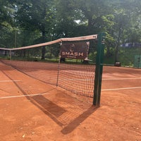 Photo taken at Smash Tennis (Kaisaniemen tenniskenttä) by Karl W. on 6/29/2022