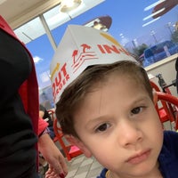 Photo taken at In-N-Out Burger by 🧿 𝕷𝖆𝖑𝖆 🧿 on 1/12/2020