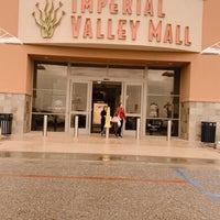 รูปภาพถ่ายที่ Imperial Valley Mall โดย 🧿 𝕷𝖆𝖑𝖆 🧿 เมื่อ 12/23/2019