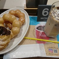 Photo taken at Mister Donut by ଘ(੭*ˊᵕˋ)੭* ੈ猫さん on 2/18/2019