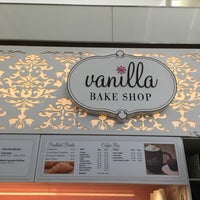Photo taken at Vanilla Bake Shop by Hana L. on 12/16/2017