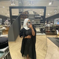 Photo taken at H&amp;amp;M by NADA🗝️ on 3/21/2022