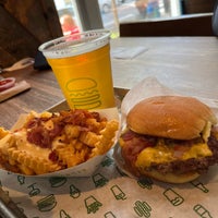 Photo taken at Shake Shack by Alex a. on 5/1/2022