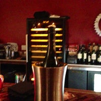 12/15/2012 tarihinde HammieHamHam™ziyaretçi tarafından P Squared Wine Bar'de çekilen fotoğraf